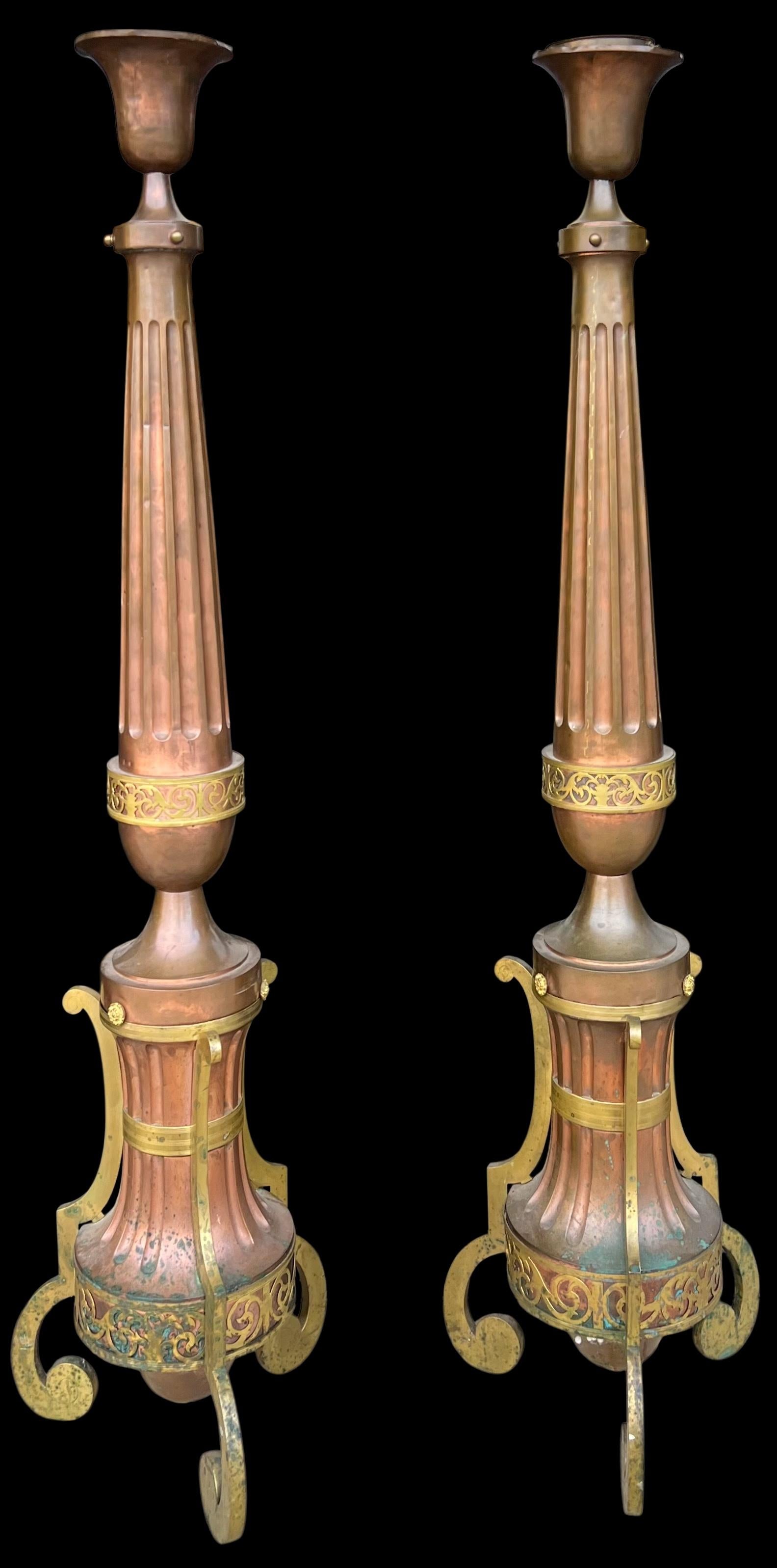 XIX sec. Torchiere italiane in rame e ottone / Lampade da terra / Piantane - Coppia in vendita 1