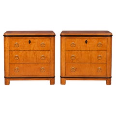 Paire de tables d'appoint en érable de style Biedermeier du milieu du siècle, National Mt. Airy