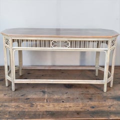 Console-buffet de style Chippendale chinois en bambou et rotin, finition cérusée