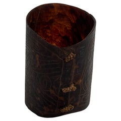 Ein zartes „Armband“ aus Schildpatt aus der Lower Sepik River Province