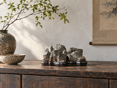 Japanese suiseki viewing small stone / Furuya-ishi / Mountain landscape