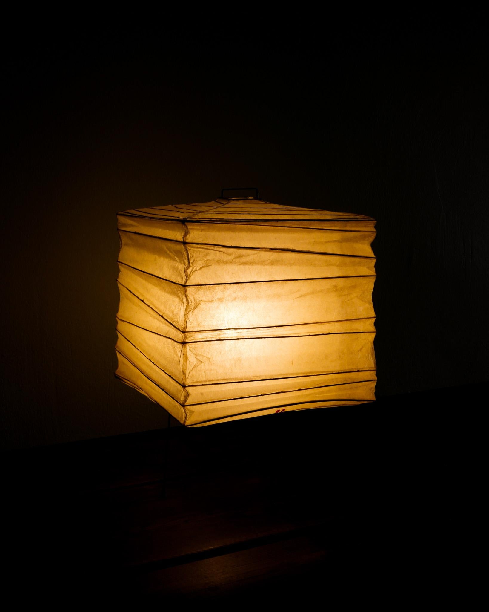 Milieu du XXe siècle Lampe de table Isamu Noguchi du début du milieu du siècle produite par Ozeki & Co, Japon Années 1950 en vente