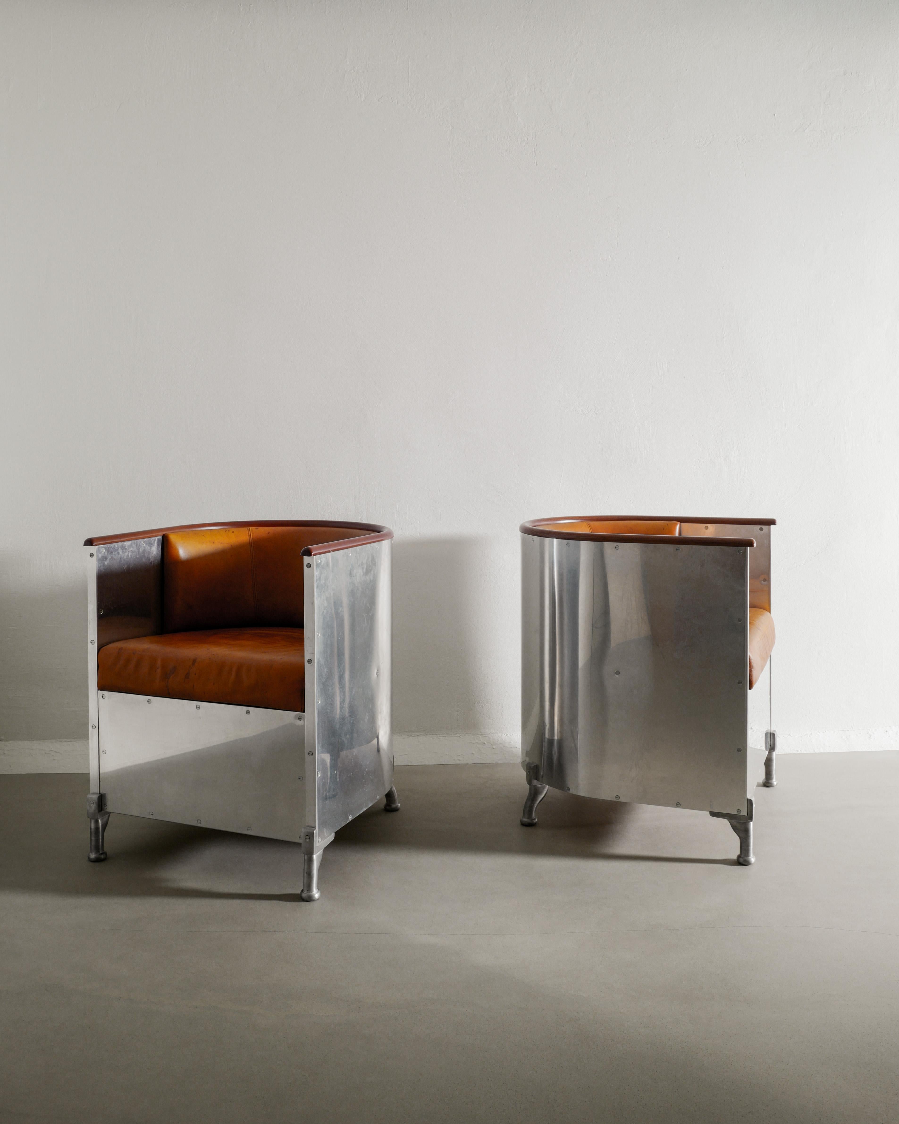 Scandinavo moderno Coppia di poltrone in alluminio e pelle marrone di Mats Theselius da Källemo, anni '90 in vendita