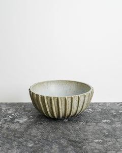 Grand bol danois en grès gris-vert du milieu du siècle, de style « Mid-Century », réalisé par Arne Bang, années 1940