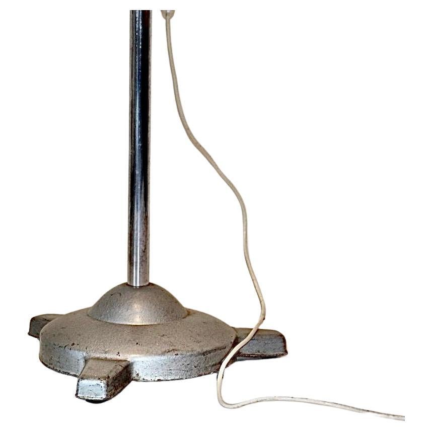 Mid Century Modern Industrial Chromed and Steel Flexible Floor Lamp, Italy 1960s For Sale 3