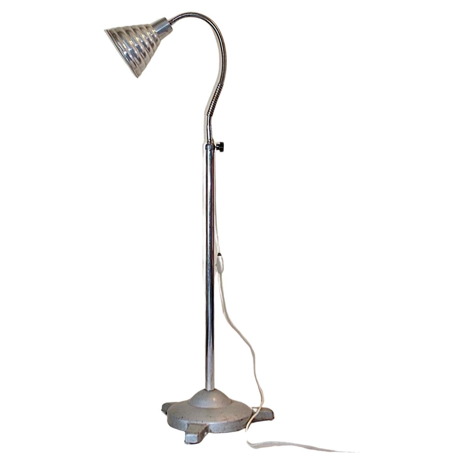 Mid Century Modern Industrial Chromed and Steel Flexible Floor Lamp, Italy 1960s For Sale