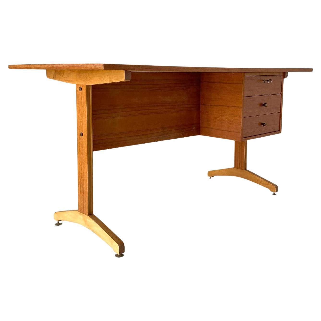 Midcentury teak desk in the style of Gianfranco Frattini, Italy 1960's For Sale