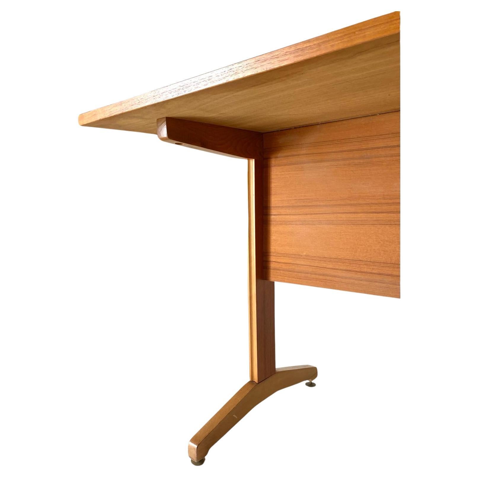 Midcentury teak desk in the style of Gianfranco Frattini, Italy 1960's For Sale 1