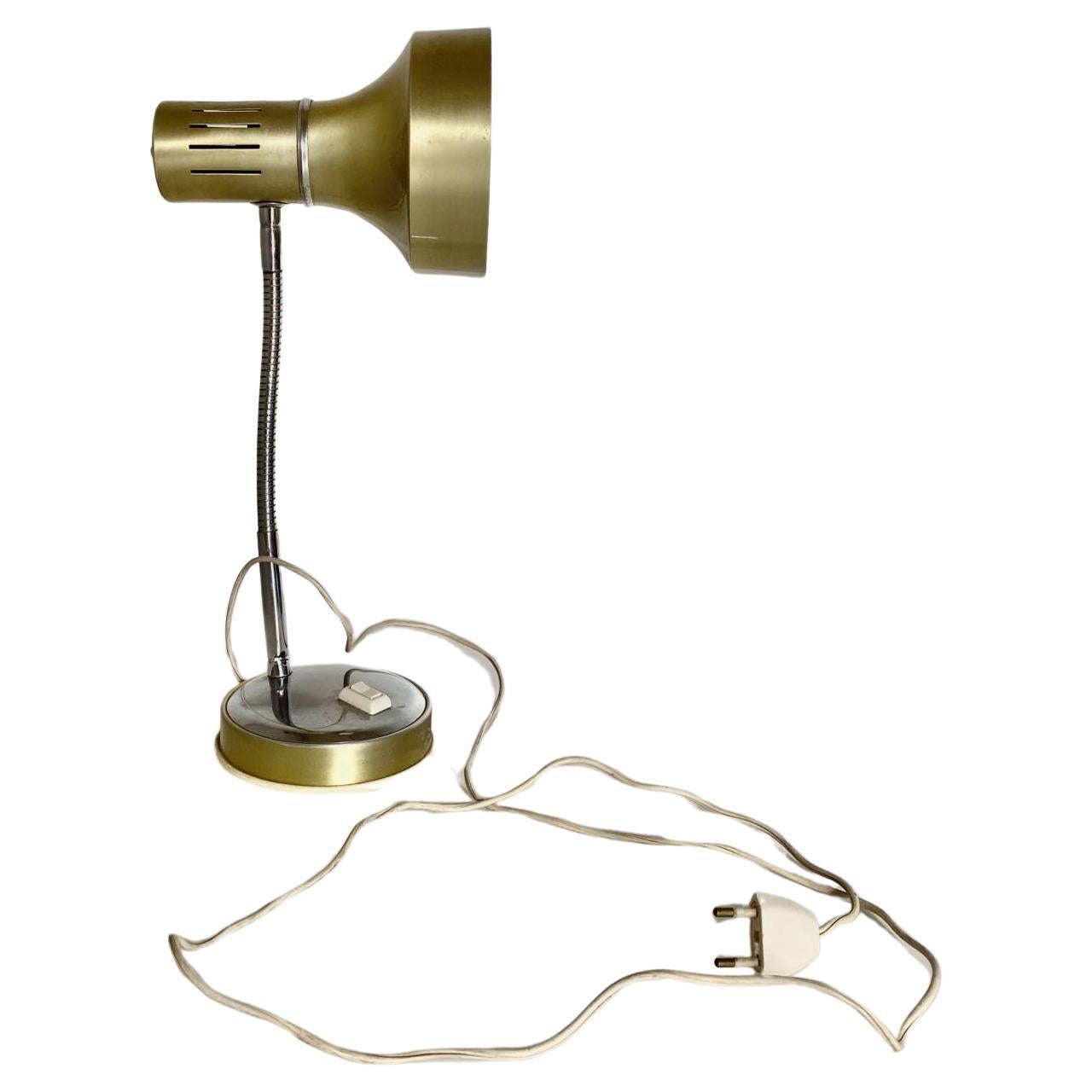 Vintage flexible brass table lamp, Italy 1960s  In Good Condition For Sale In Ceglie Messapica, IT