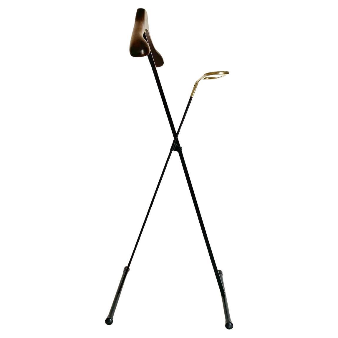 Italian Vintage folding valet stand in wood, iron and brass, Reguitti, Italy 1950s For Sale