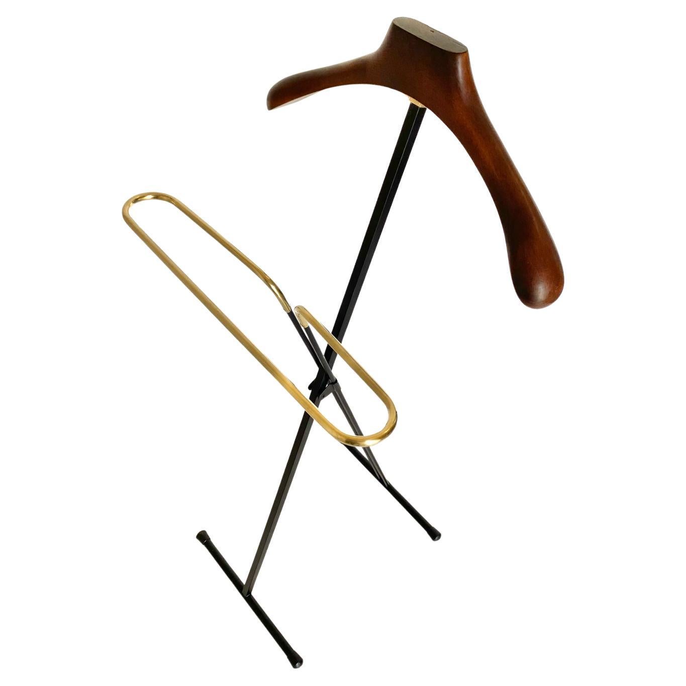 Vintage folding valet stand in wood, iron and brass, Reguitti, Italy 1950s In Good Condition For Sale In Ceglie Messapica, IT