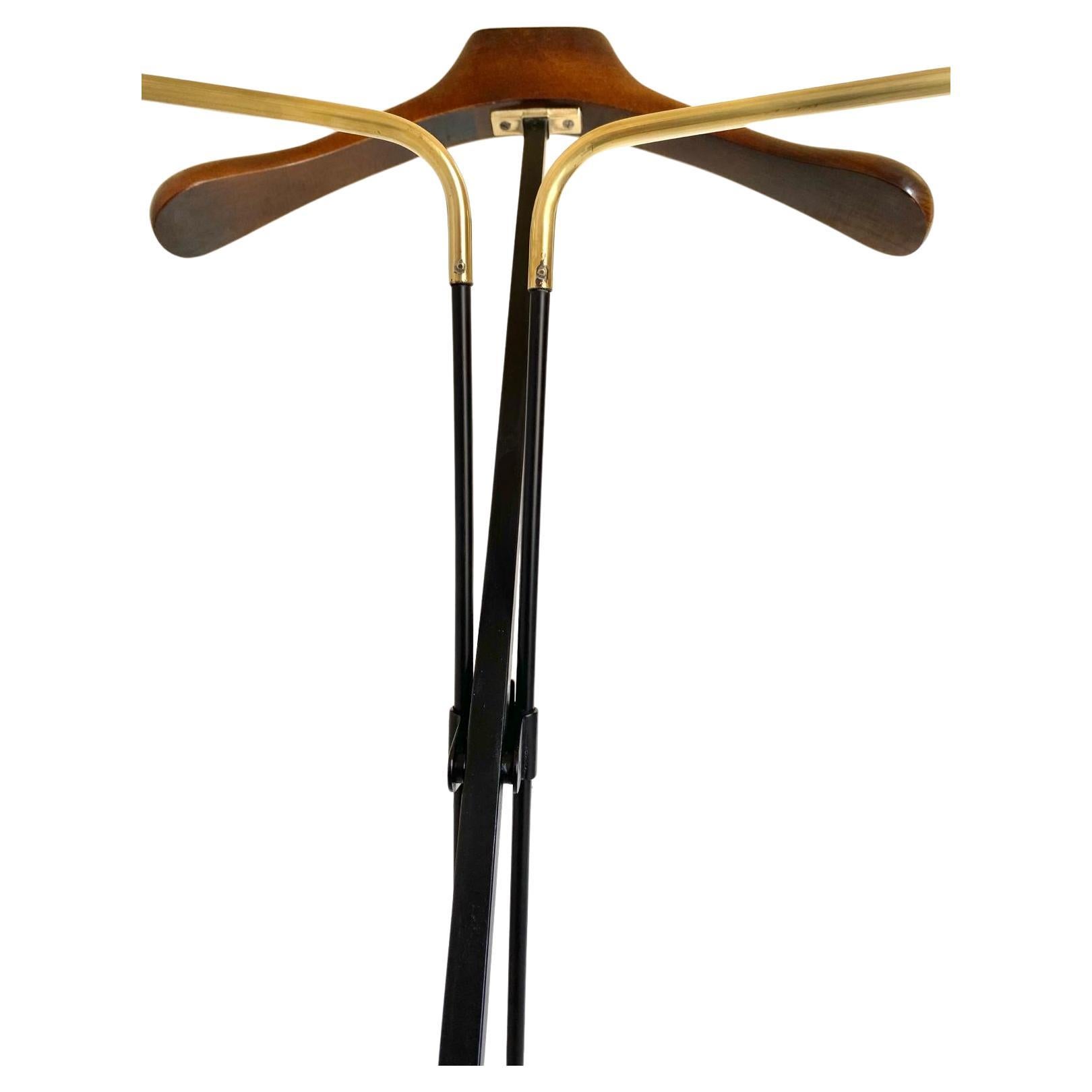 Vintage folding valet stand in wood, iron and brass, Reguitti, Italy 1950s For Sale 6