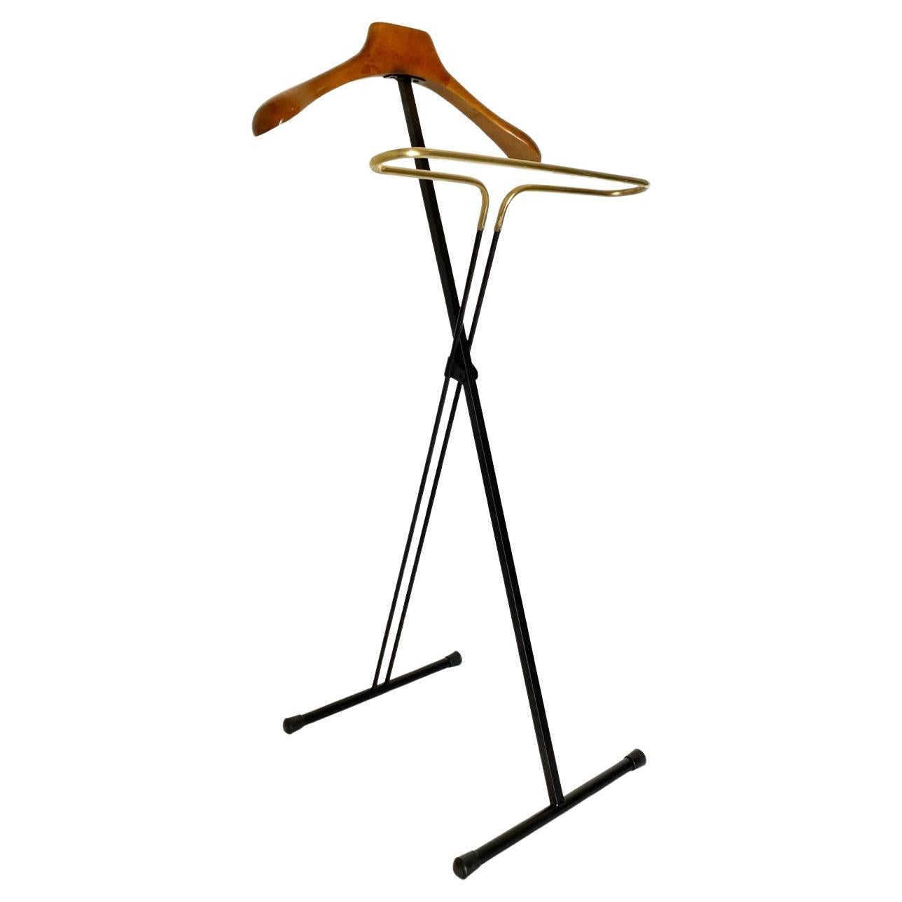 Vintage folding valet stand in wood, iron and brass, Reguitti, Italy 1950s For Sale