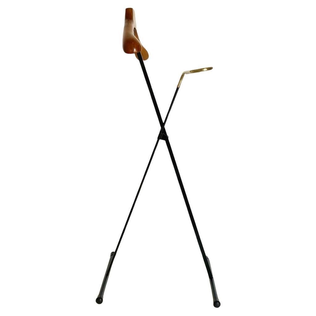 Italian Vintage folding valet stand in wood, iron and brass, Reguitti, Italy 1950s For Sale