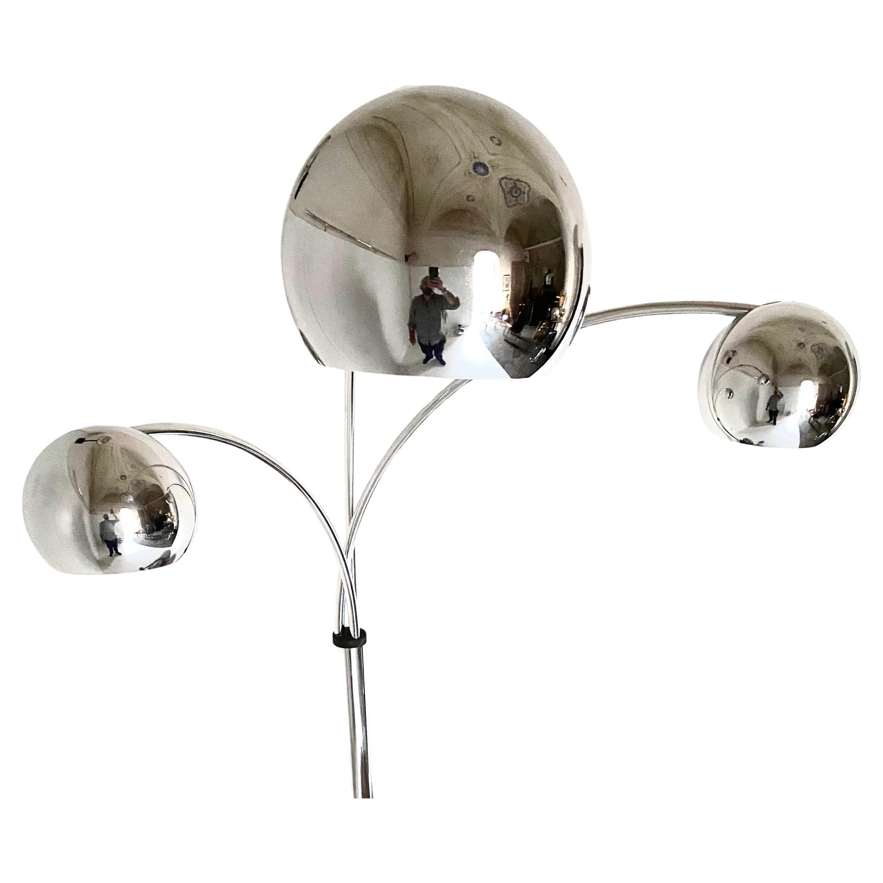 Mid-20th Century Vintage chromed floor lamp with flexible lights spots, Reggiani, Italy 1960s For Sale