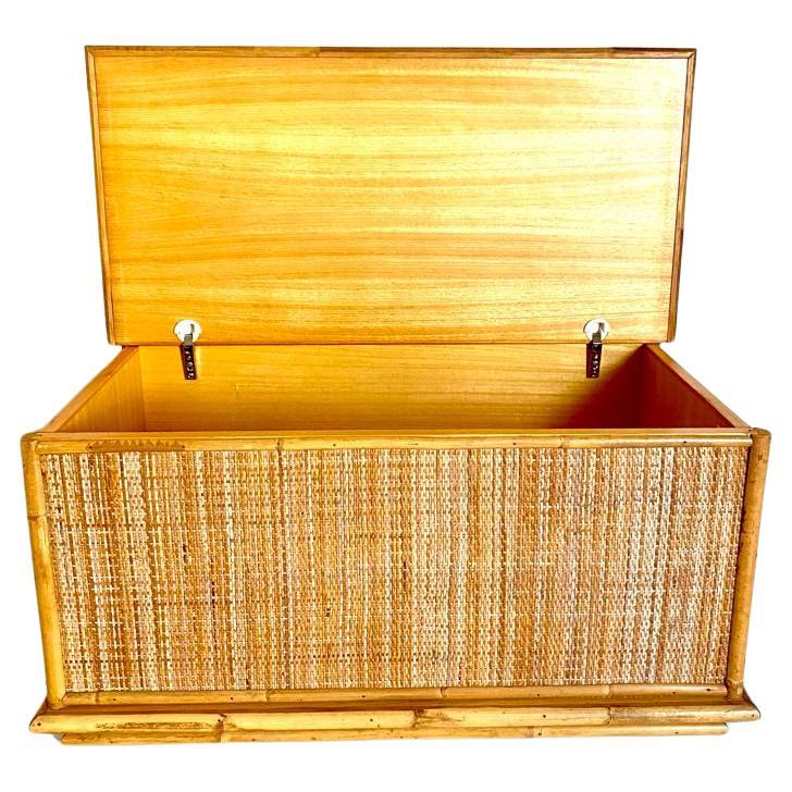 Vintage rattan and wood chest, Dal Vera Italy, 1970s In Good Condition For Sale In Ceglie Messapica, IT