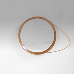 Specchio da parete rotondo in similpelle marrone in stile Mid-Century Modern, Fontana Arte, Italia 1960