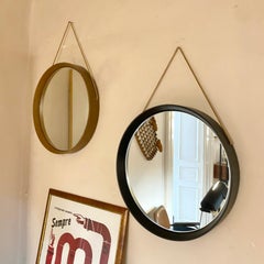 Specchio da parete rotondo in similpelle marrone in stile Mid-Century Modern, Fontana Arte, Italia 1960
