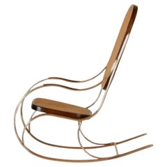 Sedia a dondolo in stile Thonet degli anni ’70, in ottone e vimini, Mid-Century Modern