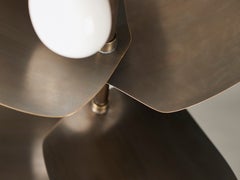 Sofia Config 1, vetro soffiato a bocca con LED, scultura in ottone