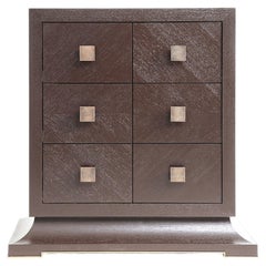 Comò moderno in legno marrone e nero con maniglie in ottone