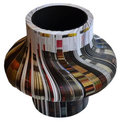 Modern Limited Edition Papier skulpturale Vase Daniele Papuli Dilmos Schwarz Weiß