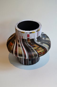 Modern Limited Edition Papier skulpturale Vase Daniele Papuli Dilmos Schwarz Weiß