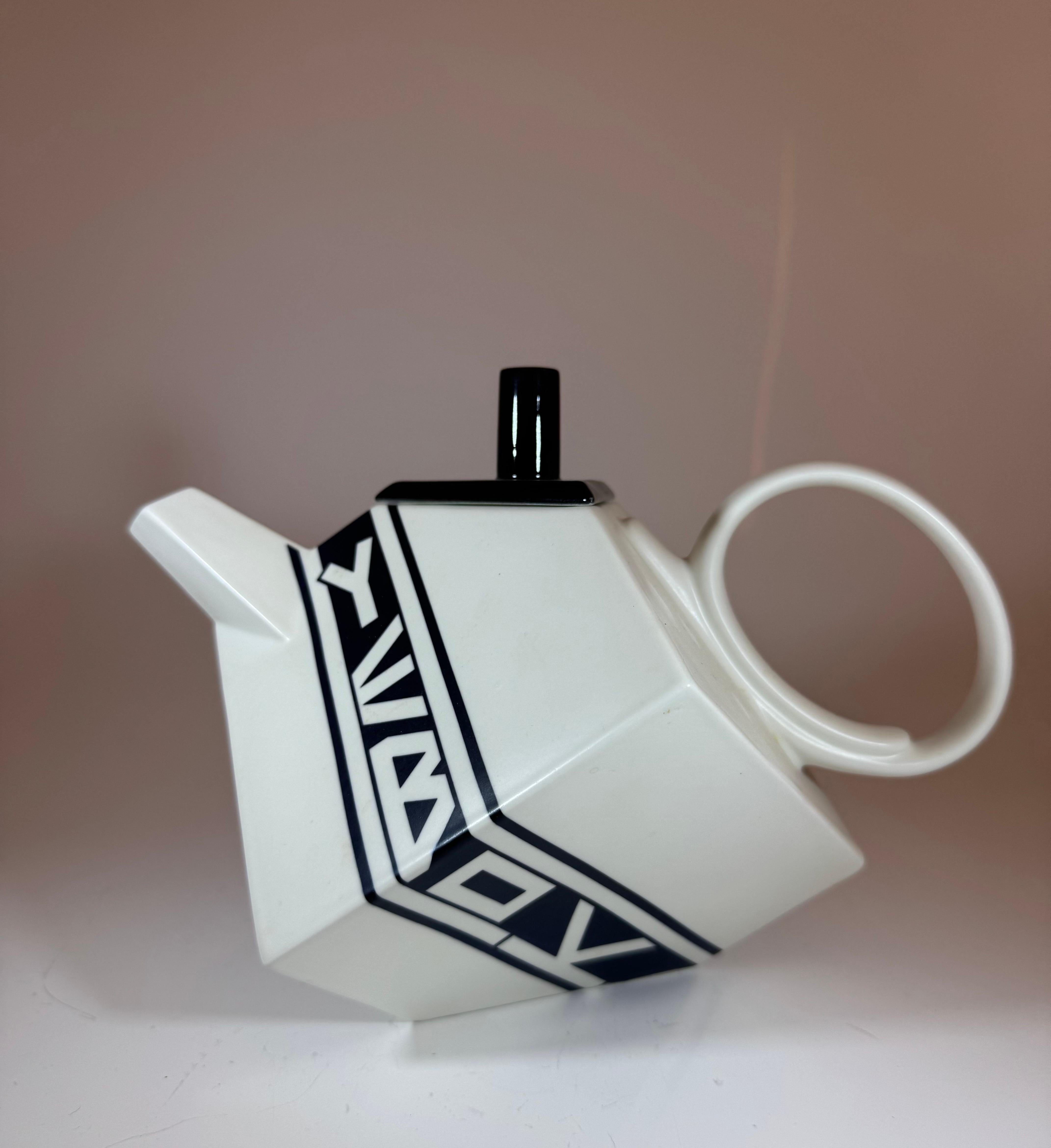 Late 20th Century Black & White Teapot Rolf Sinnemark - 