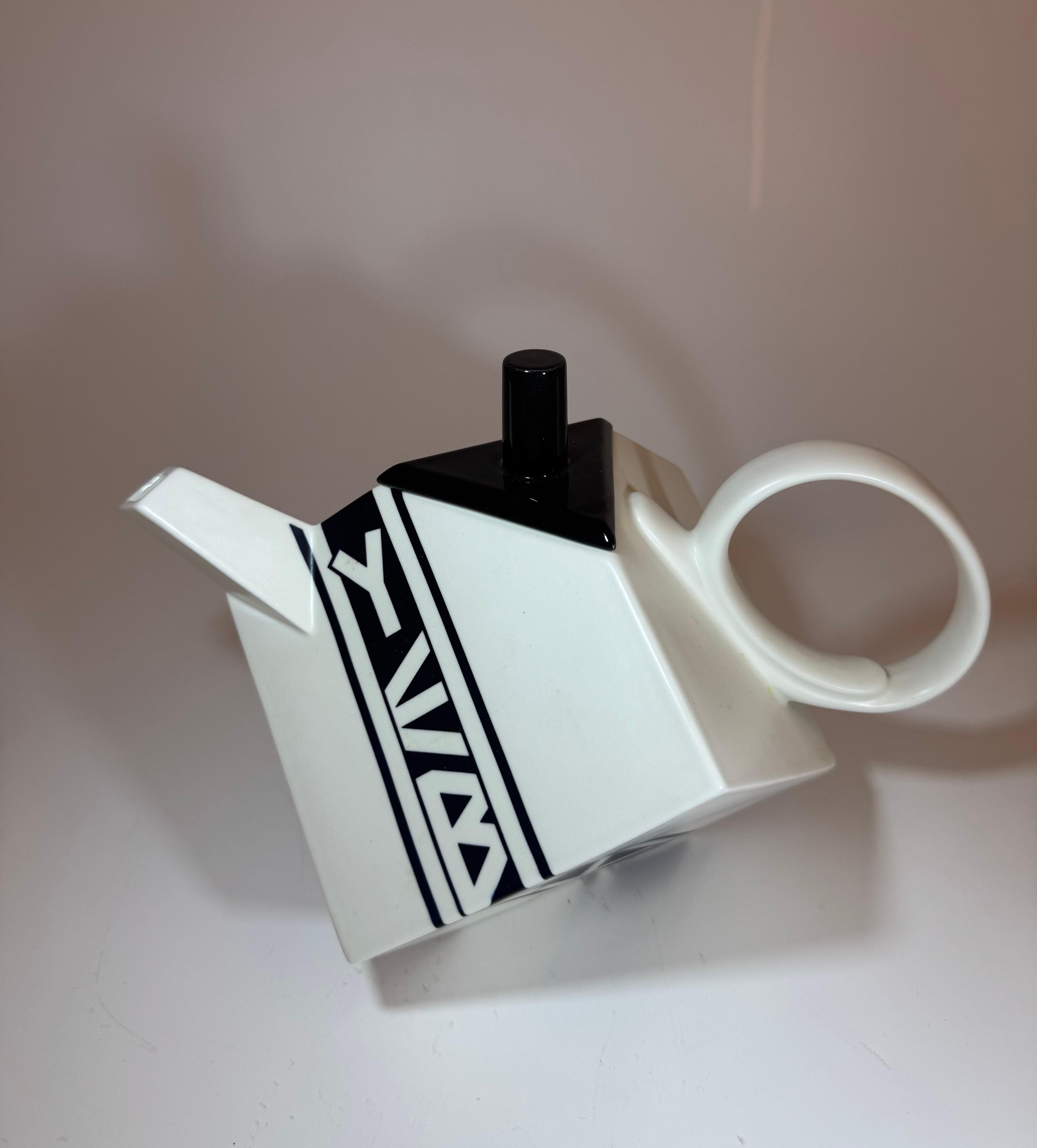 Porcelain Black & White Teapot Rolf Sinnemark - 