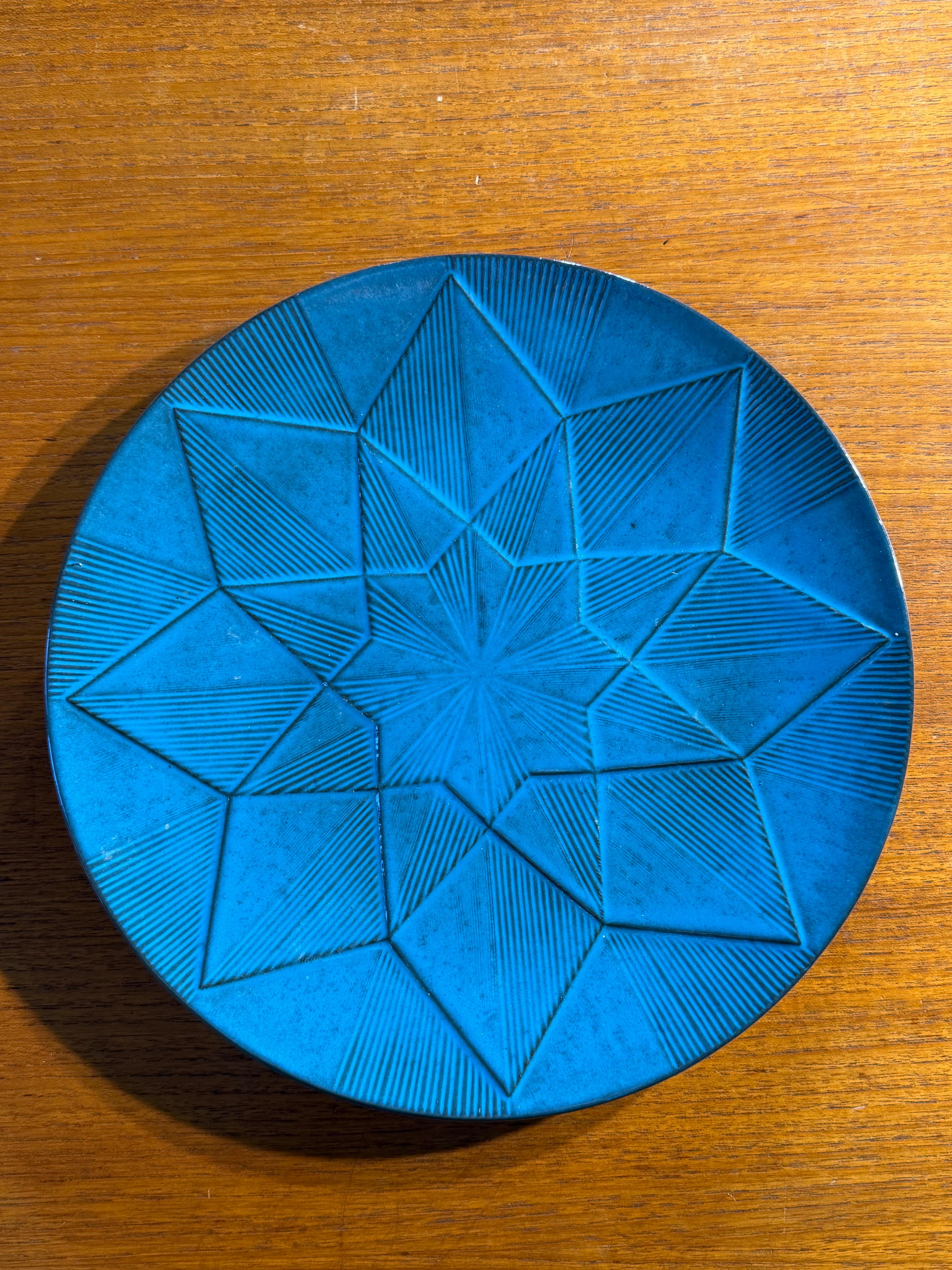 Round, Blue Serving Dish with stars - Upsala Ekeby - Sven Erik Skawonius For Sale 1