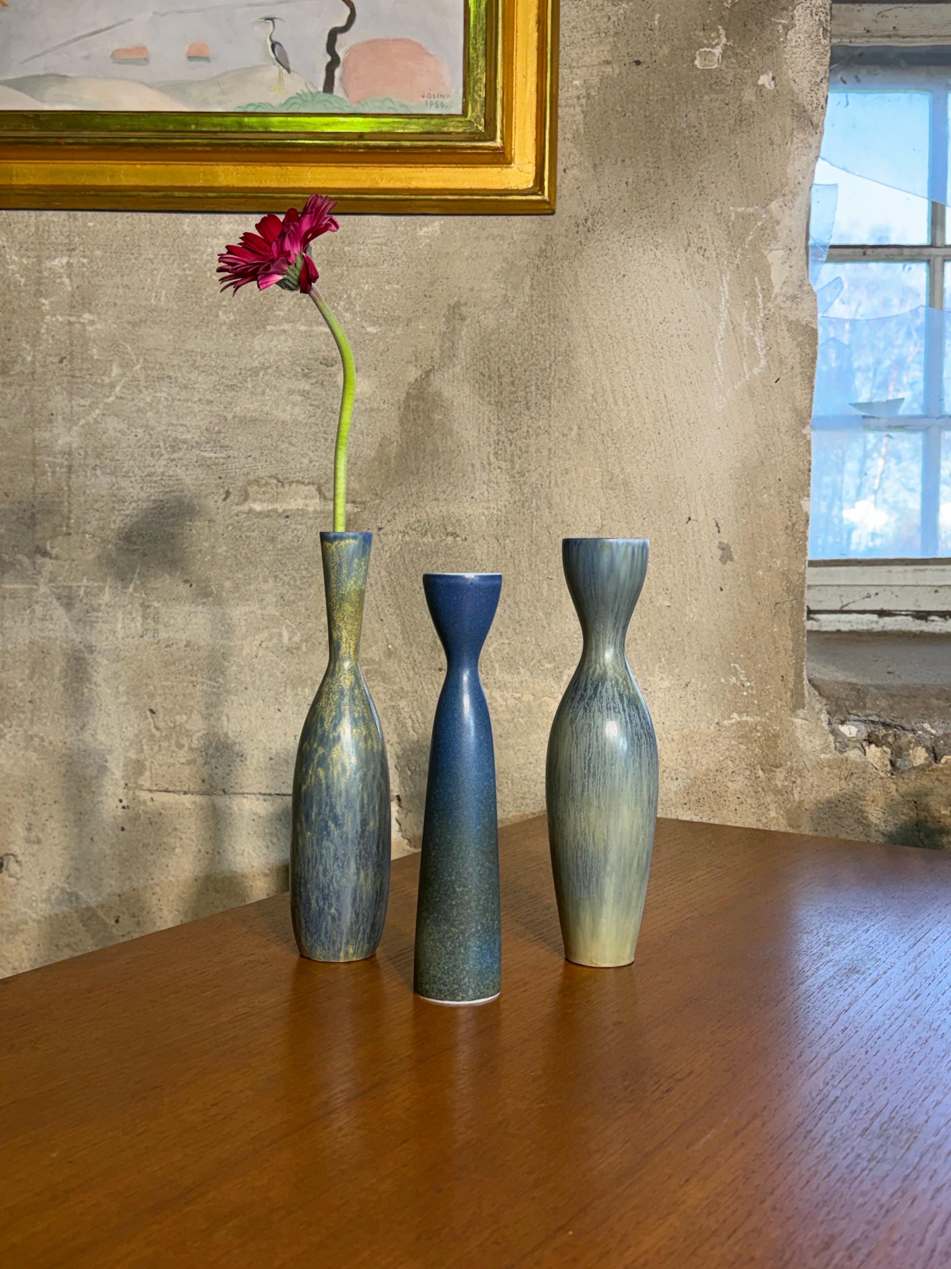 Porcelaine Groupe de 3 vases en céramique bleue - Rörstrand Carl-Harry Stålhane Midcentury Modernity en vente