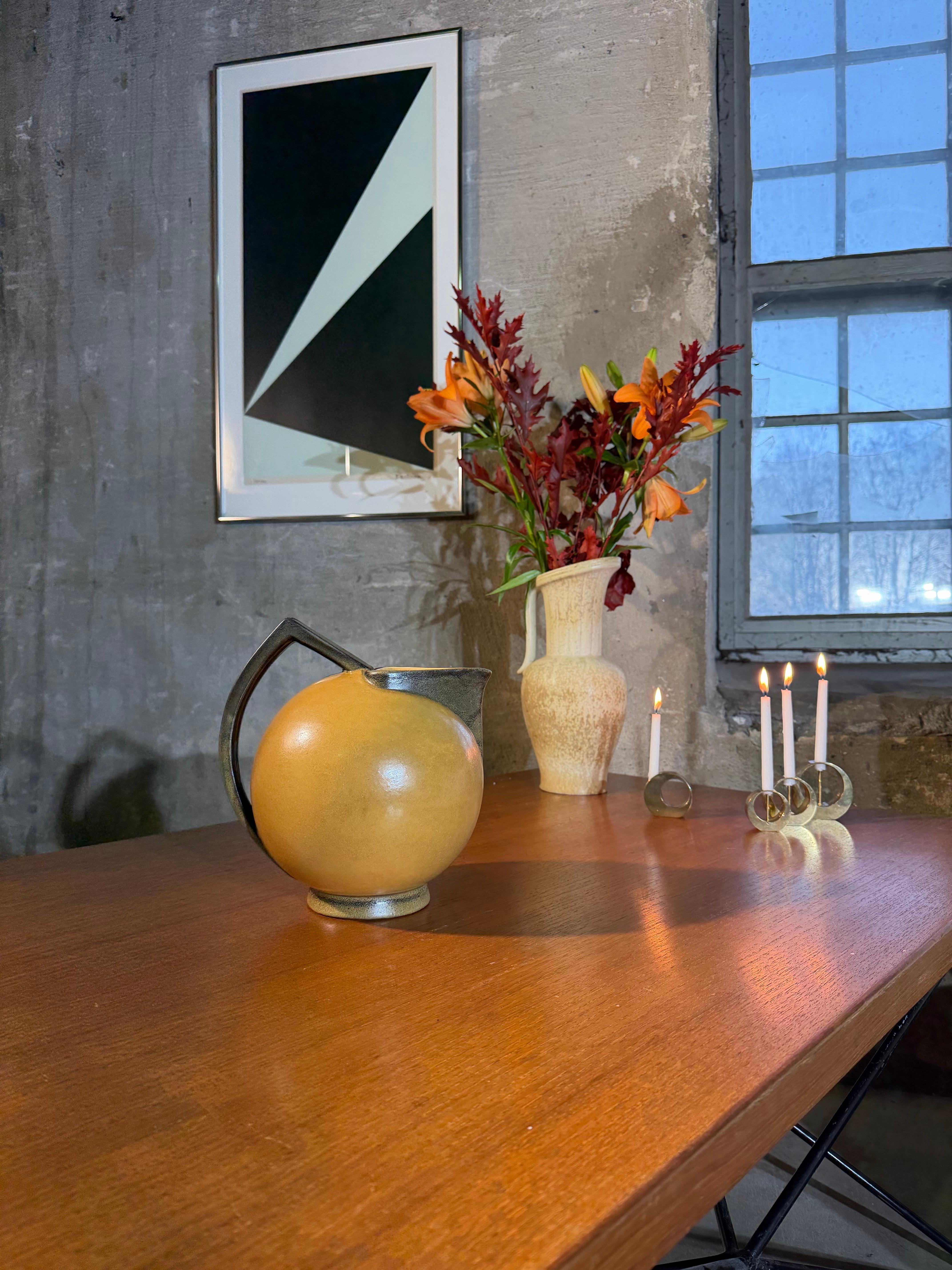 Scandinave moderne Ravissant pichet céramique Ewald Dahlskog des années 1930, Bo Fajans, Suède en vente