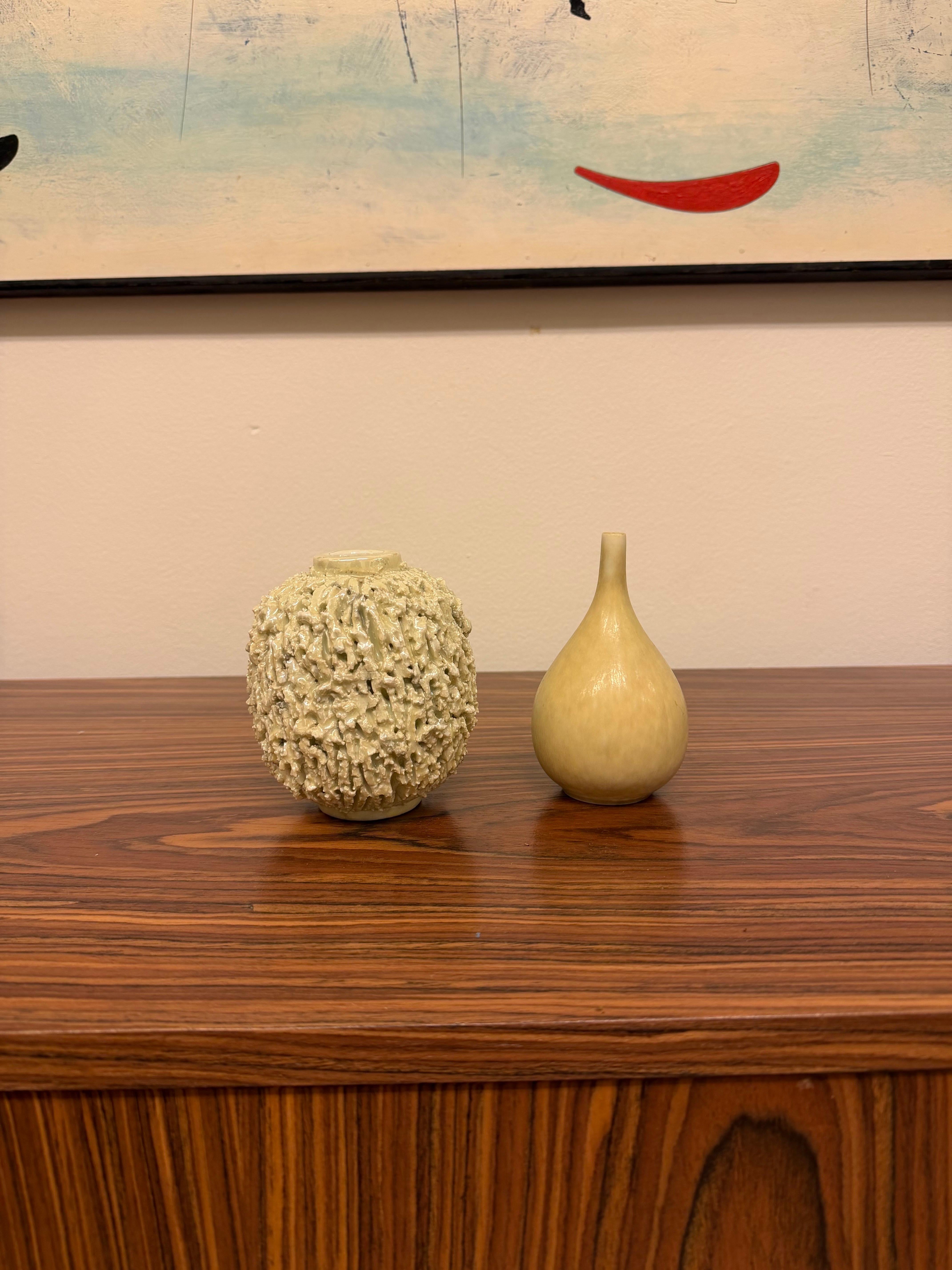 XX secolo Vaso giallo a goccia Carl-Harry Stålhane Rörstrand, metà del secolo scorso in vendita