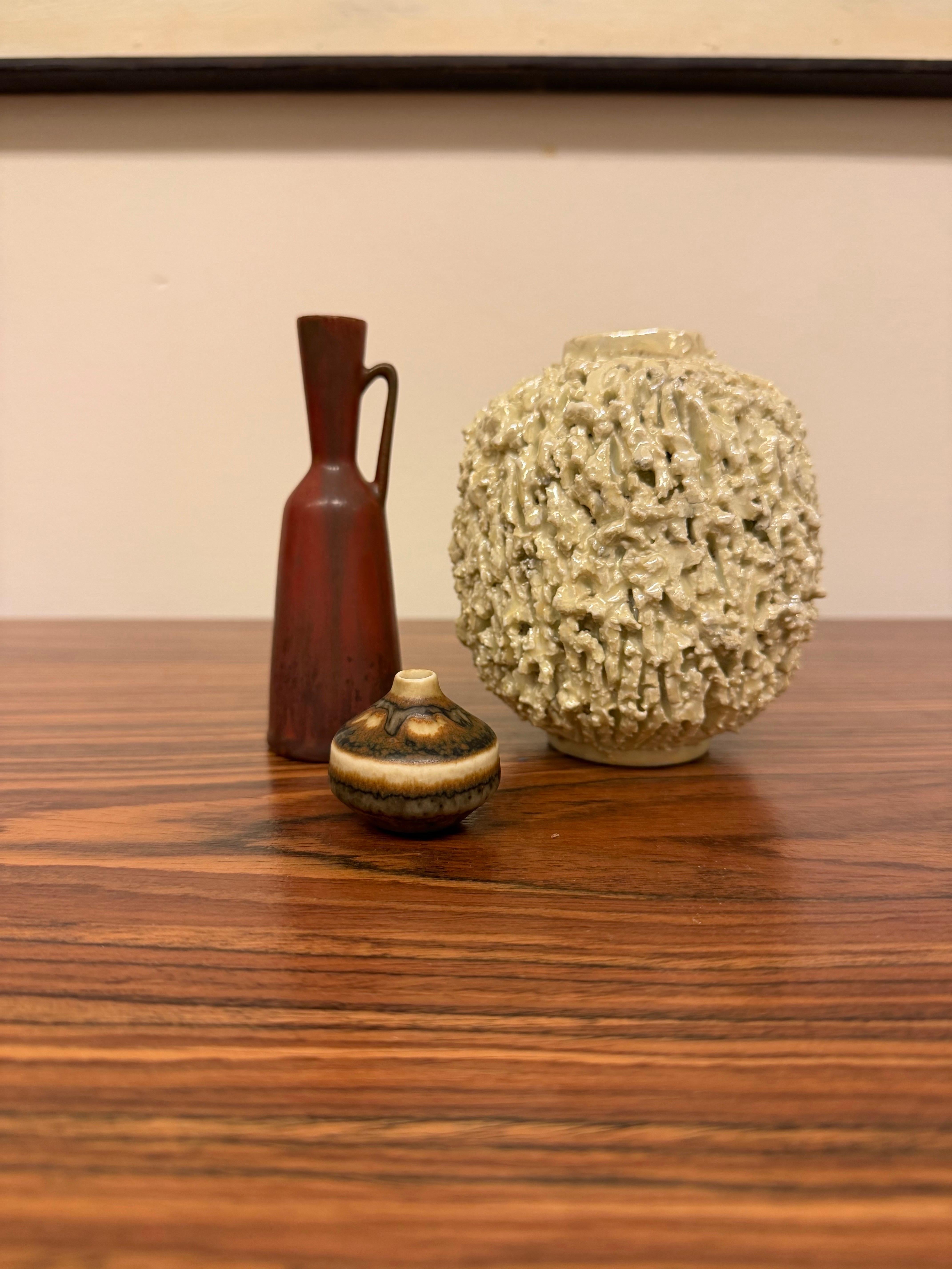 XX secolo Vaso marrone in miniatura, Carl-Harry Stålhane, Rörstrand, metà del secolo scorso in vendita