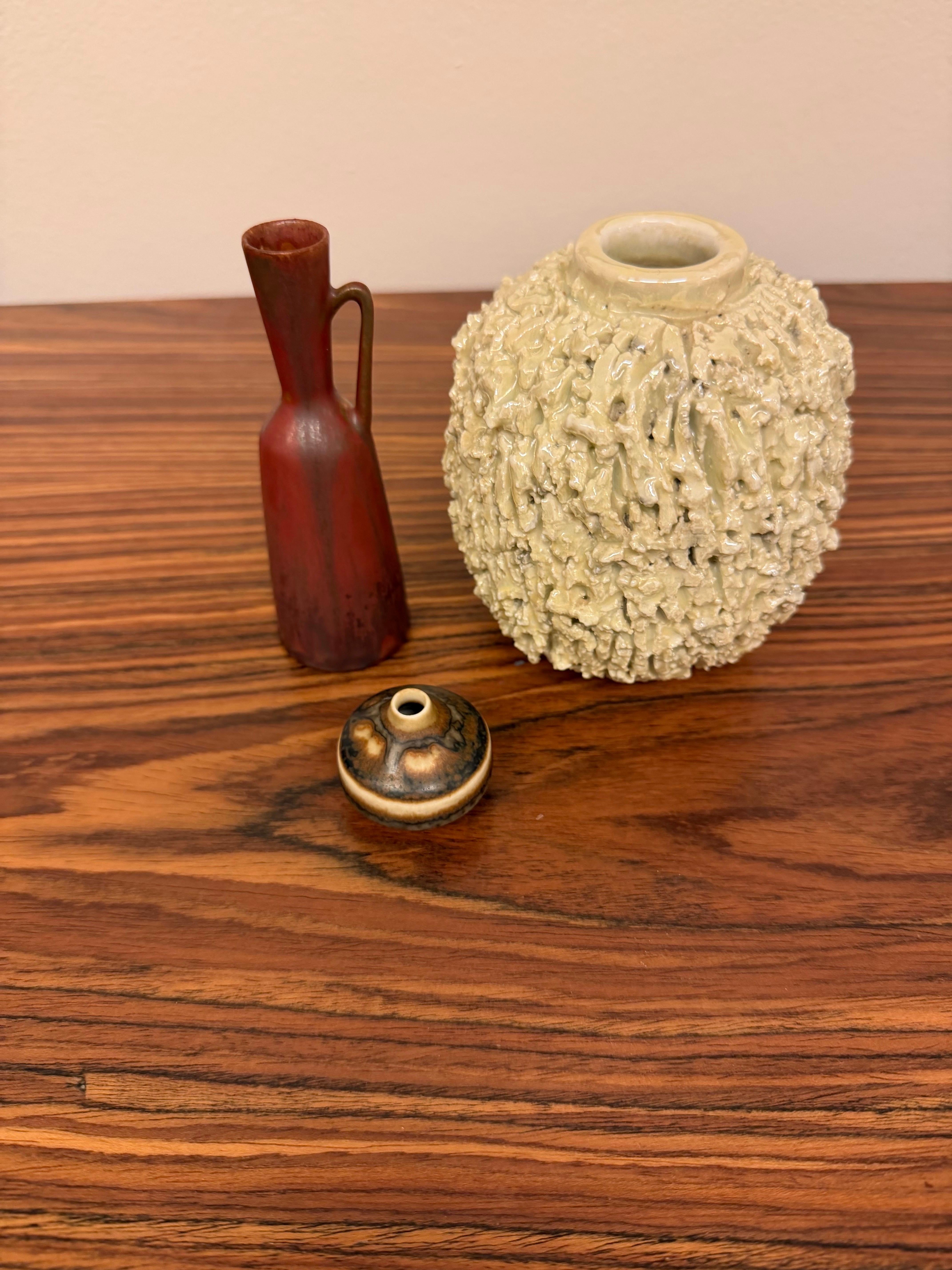 Porcellana Vaso marrone in miniatura, Carl-Harry Stålhane, Rörstrand, metà del secolo scorso in vendita