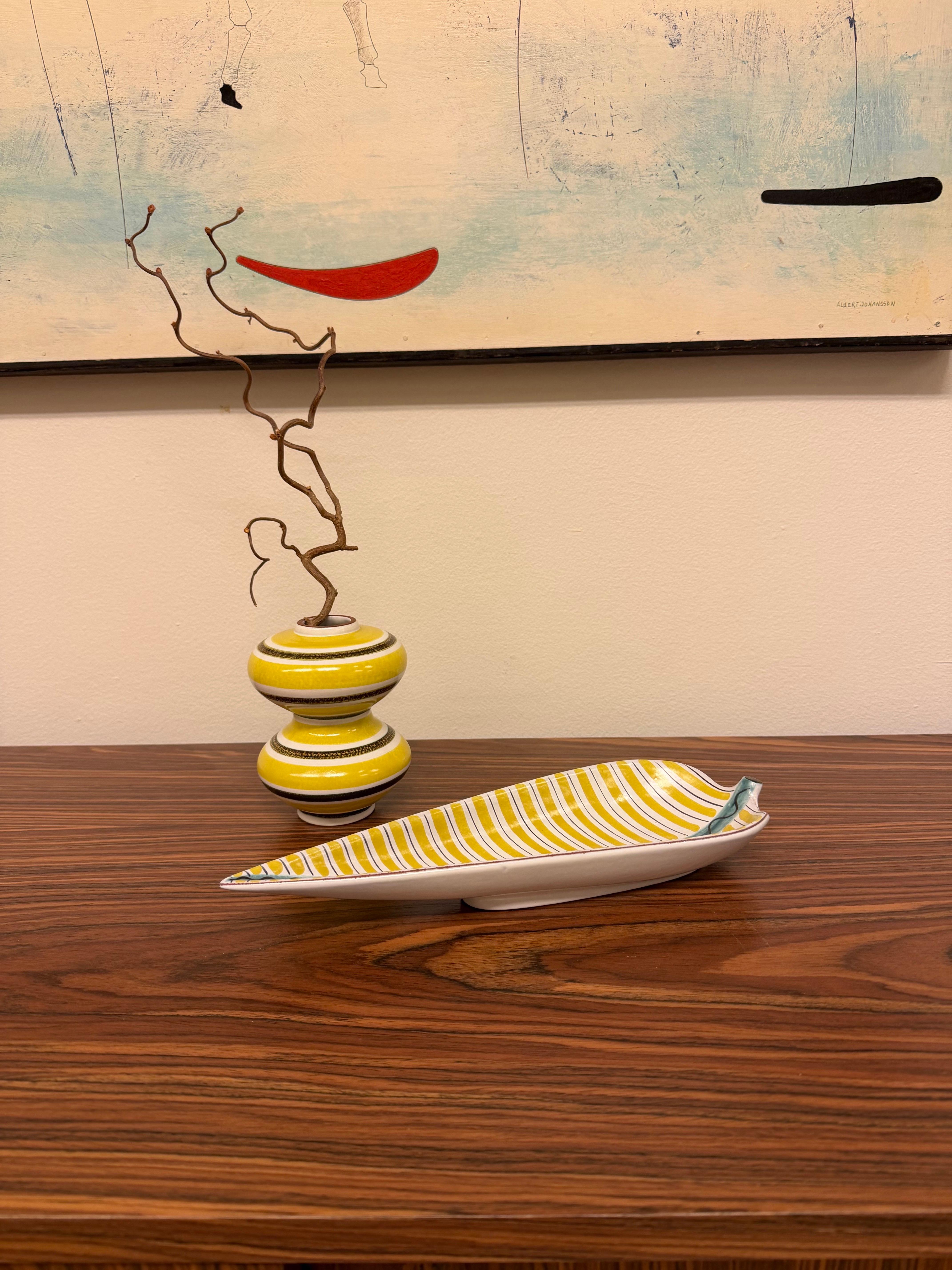 Blattförmige Servierschale aus Fayence von Stig Lindberg, Gustavsbergs Studio im Angebot 1