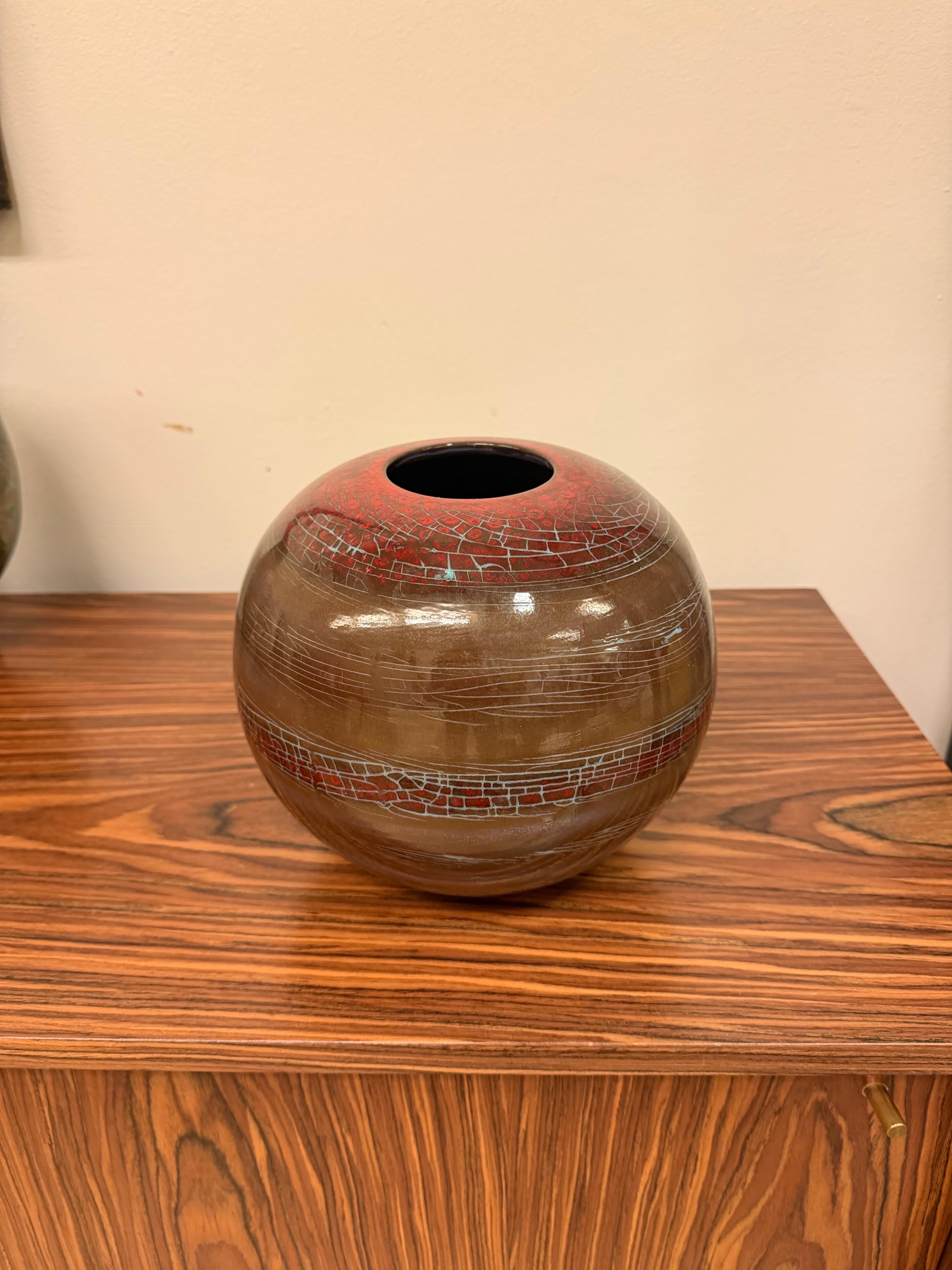 Grand vase rond en céramique rouge unique Ingrid Atterberg, Suède, 1979 en vente 3