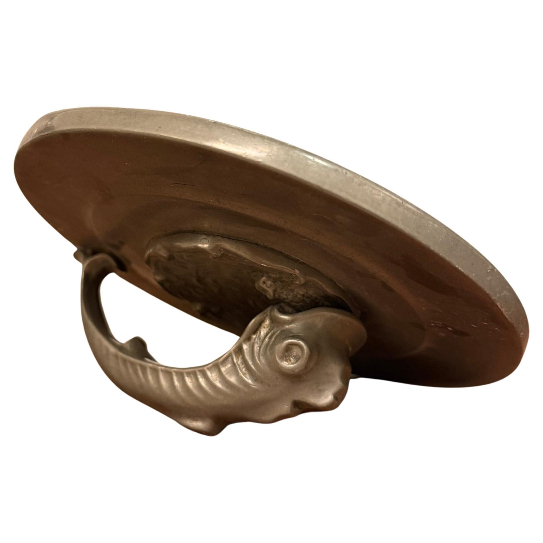 Miroir à la main en étain avec décor de poissons, style Art déco suédois en vente