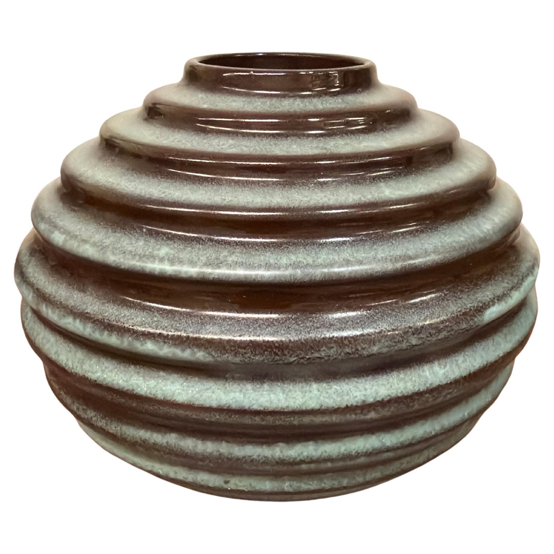 Vase Globose Art Déco vert « Lava » d
Ewald Dahlskog, Bo Fajans, Suède, années 1930