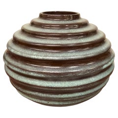 Ewald Dahlskog, Grüne „Lava“-Vase aus dem Art déco, Globose, Bo Fajans, Schweden, 1930er Jahre