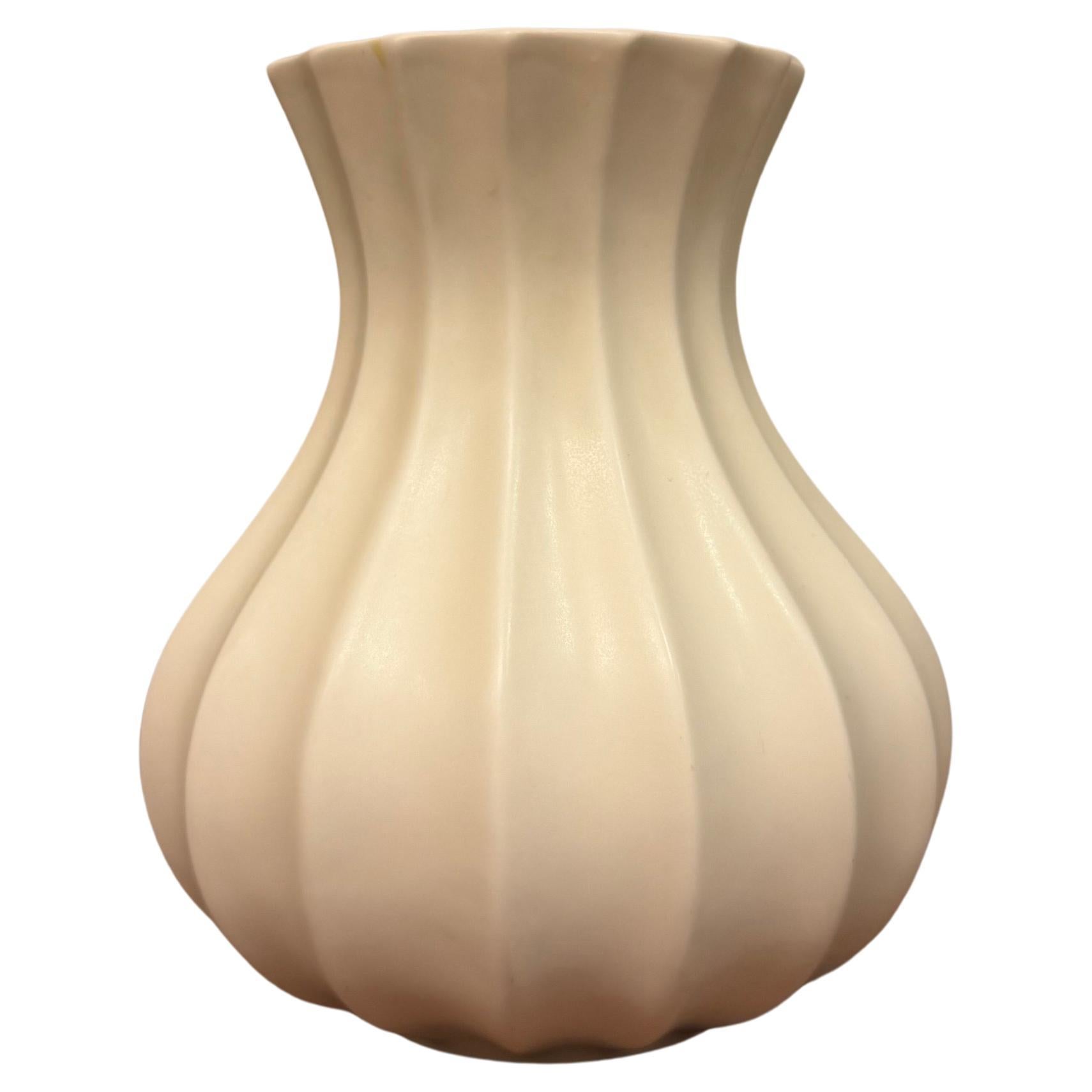 Vaso in porcellana bianco crema - Pia Rönndahl Rörstrand - The Modern Scandinavian