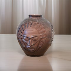 Jarrón de cristal Art Déco «Tribal Faces», de Verrerie d'Art Degué (David Guéron)