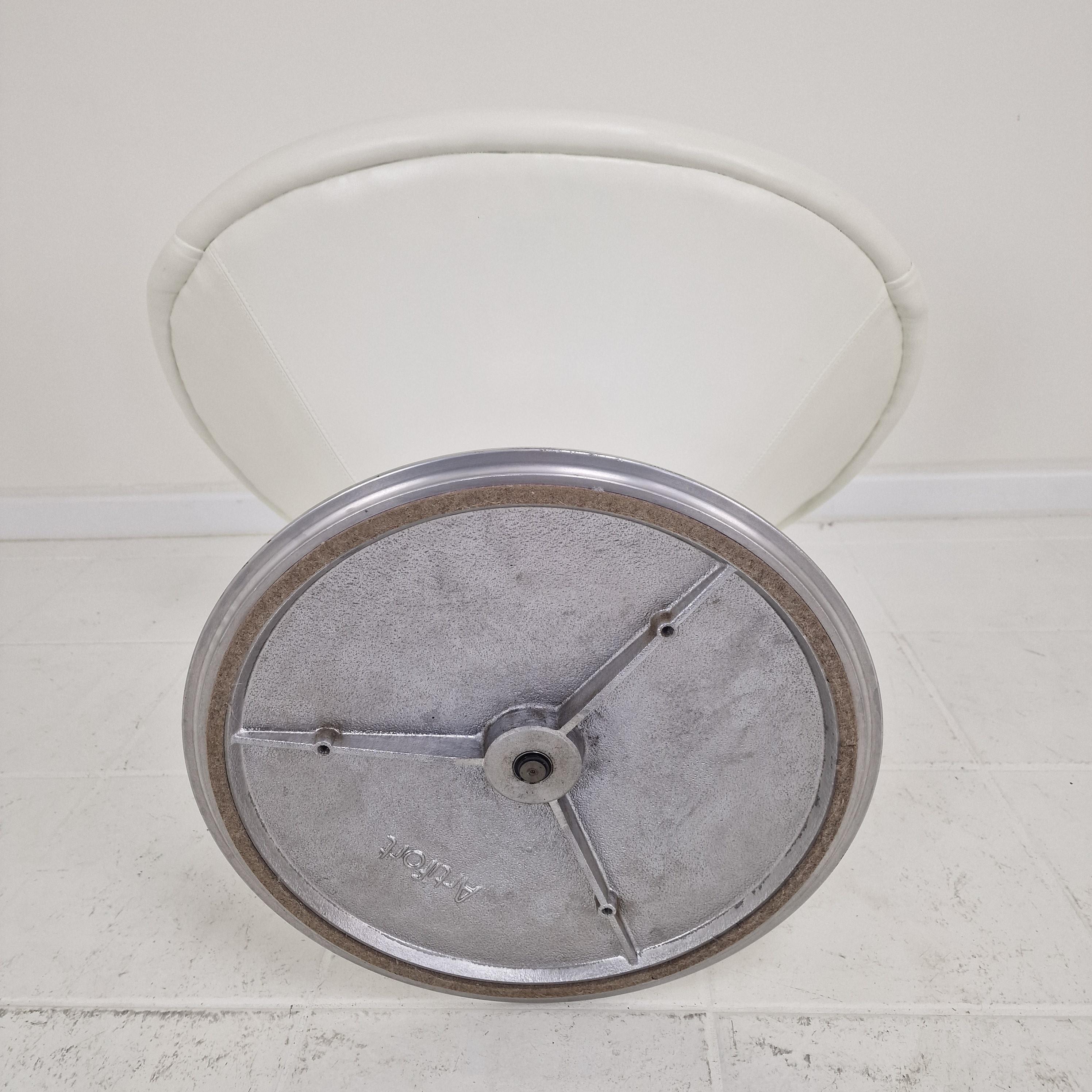 Sedia Little Globe di Artifort di Pierre Paulin in pelle, anni '80 in vendita 4