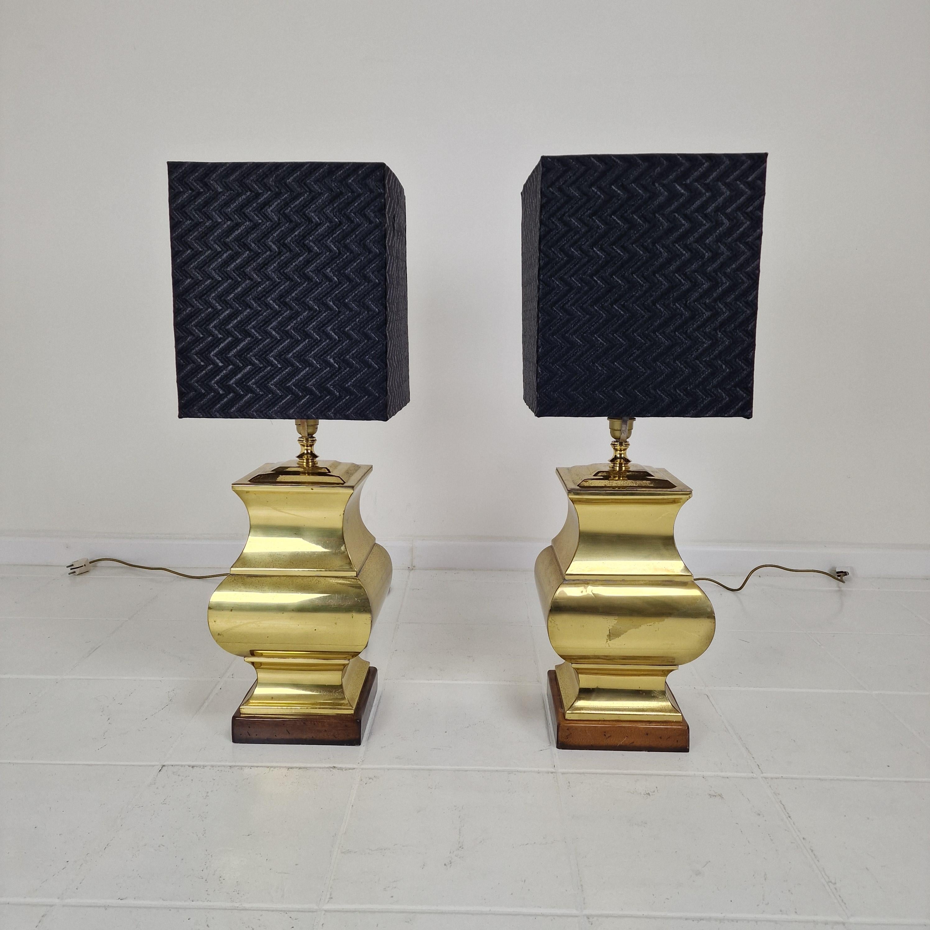 A refined pair of Italian Regency-style table lamps, crafted with a rich combination of solid brass accents and wooden bases. Made in Italy, these lamps reflect the country's renowned tradition of fine craftsmanship and timeless design.

Each lamp