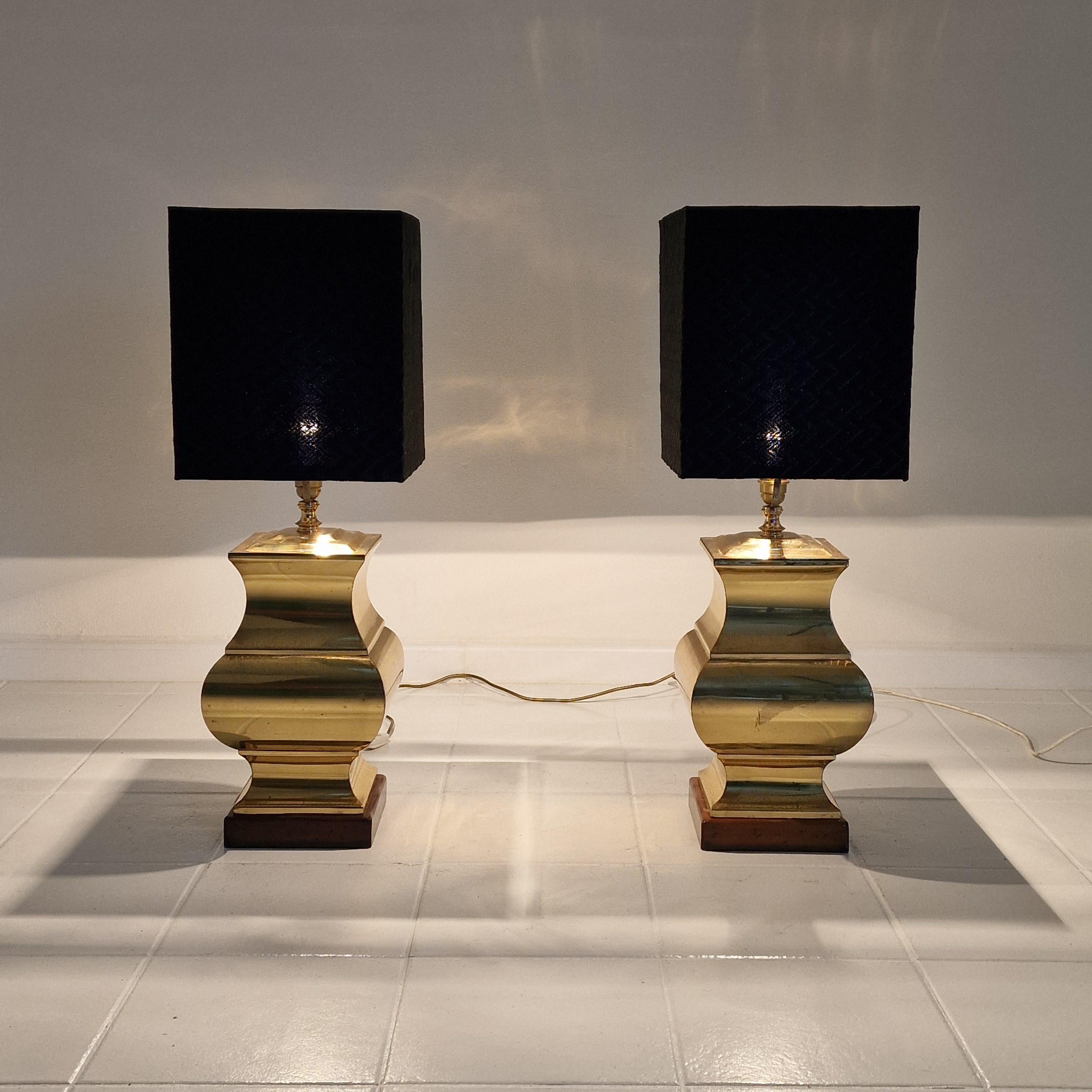 Pair of Large Italian Regency Style Table Lamps – Brass & Wood with Black Shades In Good Condition For Sale In Oud Beijerland, NL