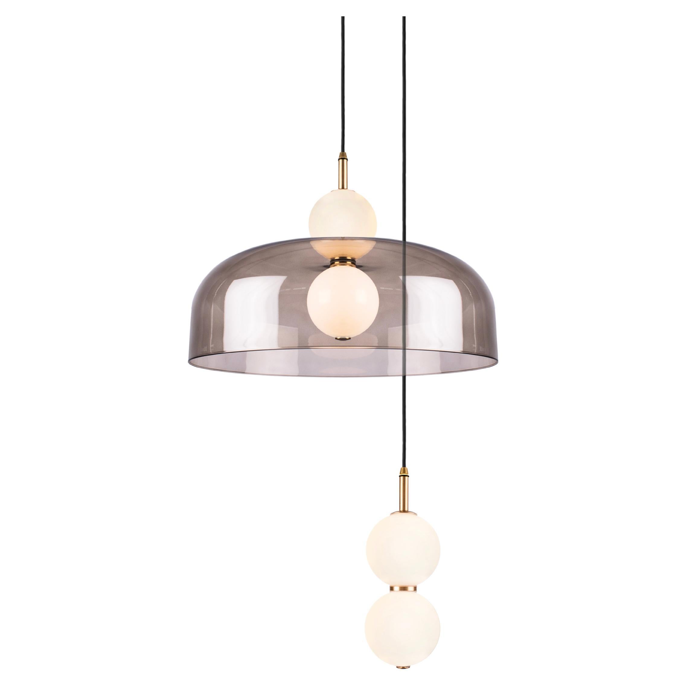 Echo 2-Piece, Lampada e paralume. Orbite in vetro opalino, paralume fumé e dettagli in ottone