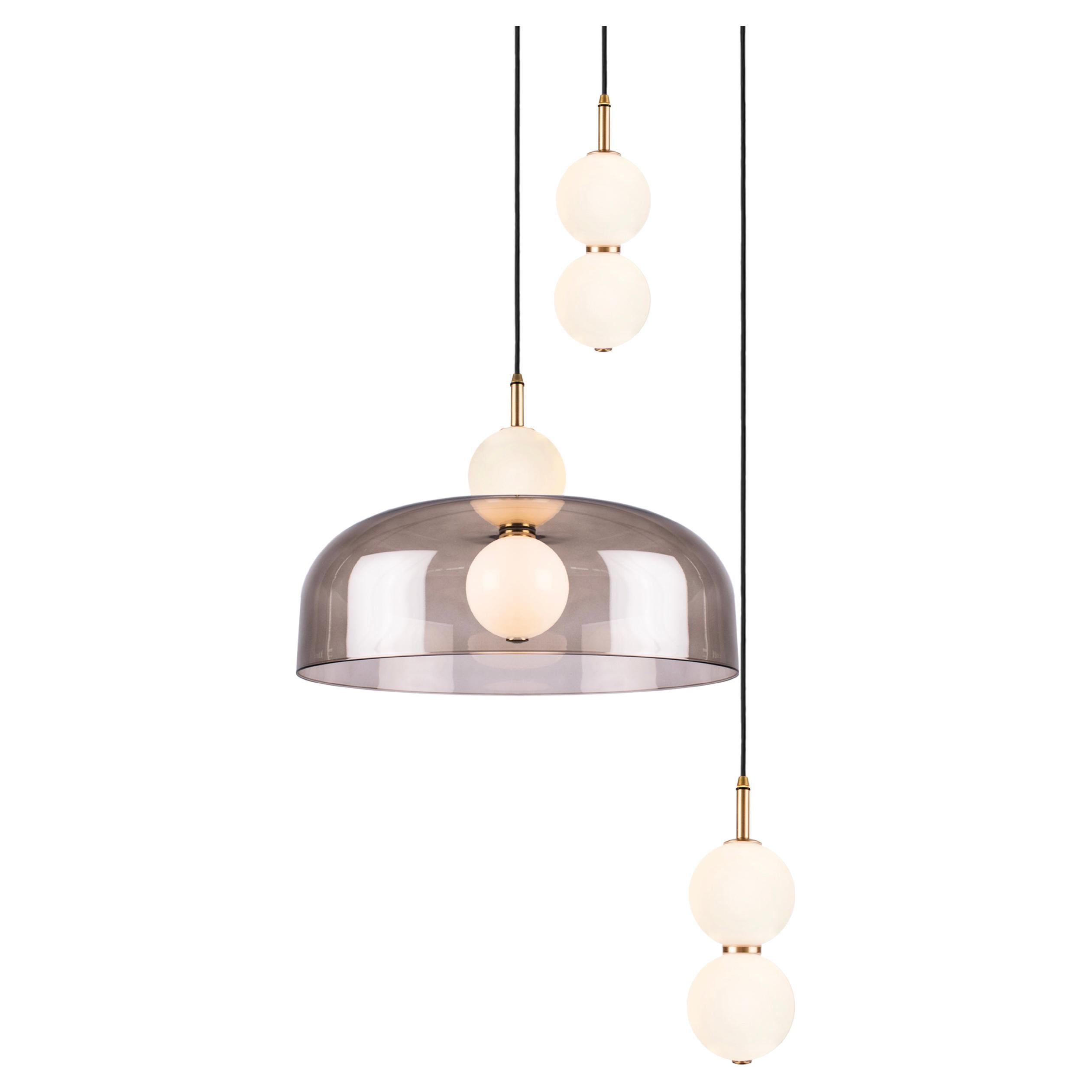 Echo 3-Piece, Lampada e paralume. Orbite in vetro opalino, paralume fumé e dettagli in ottone