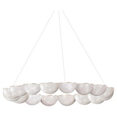 Lustre rond à hémisphère de Marc Wood, grand, lumière de luxe, laiton et albâtre