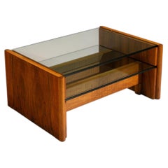 Table basse Officina Rivadossi en noyer massif et verre, Italie, années 1970