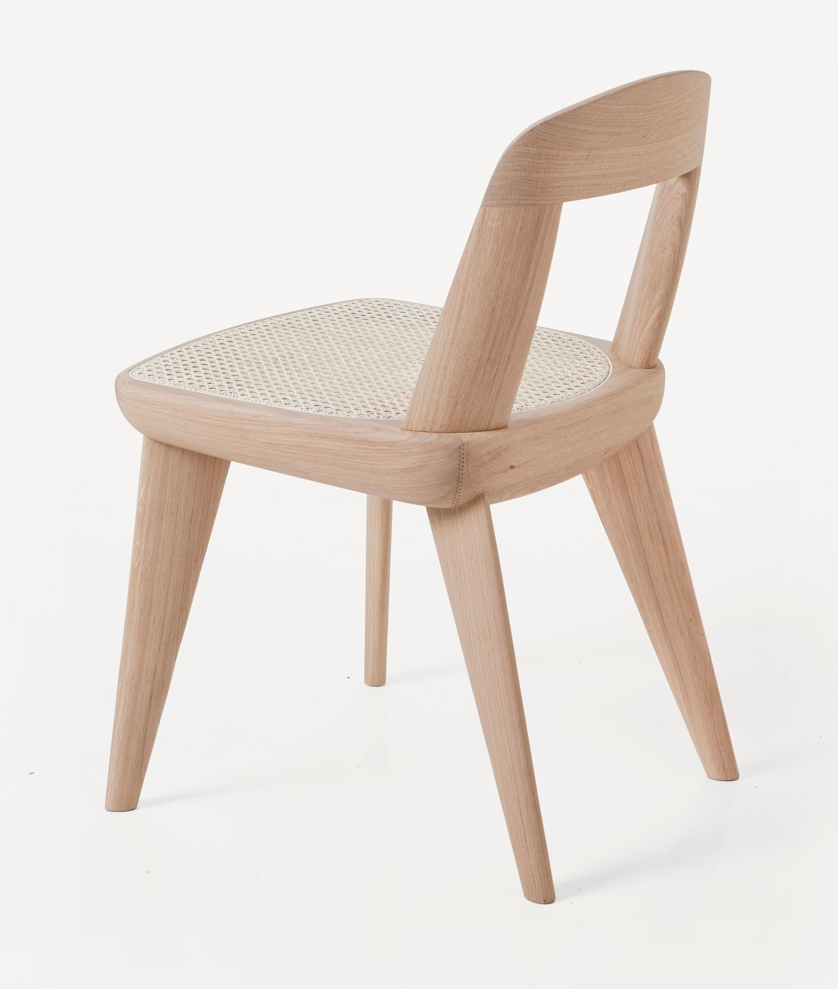 En vente : Brown (Wood White Oak Raw Effect) Chaise brutaliste sans bras en bois massif avec assise en rotin conçue par Craig Bassam 2